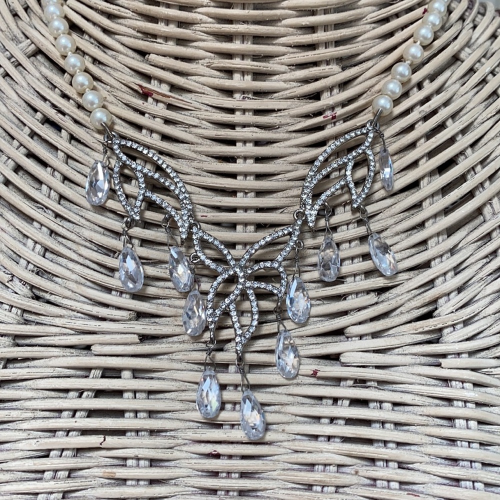 Vintage Carolee Pearl Rhinestone Necklace - Picture 3 of 11